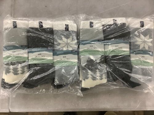 Lot of Socks & Drawstring Makeup Bags - Lot 589