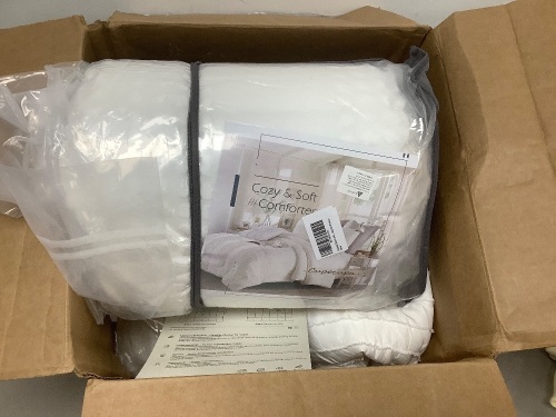 Comforter Set - Lot 3491