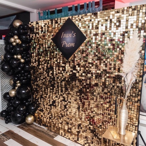 Light Gold Shimmer Wall Backdrop - Lot 3572
