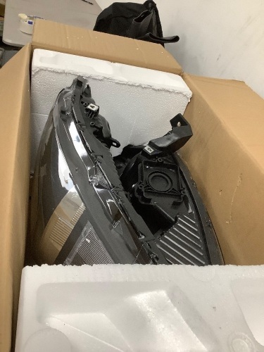 Headlights for Unknown Vehicle - Lot 3612