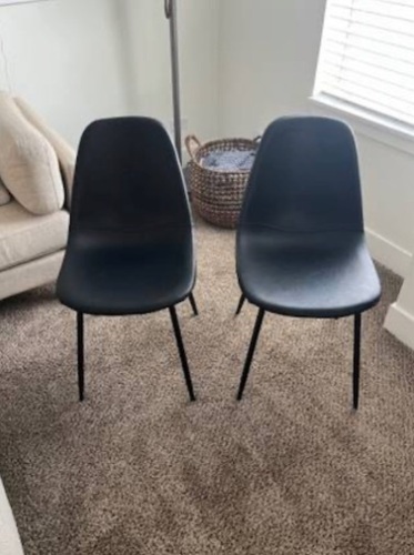  Set of 2 Vegan leather chairs - Lot 154