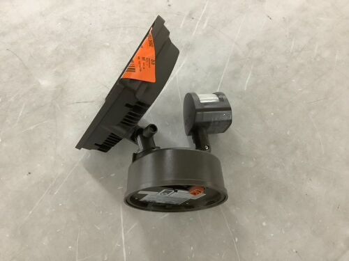 Outdoor Integrated LED Flood Light - Missing Battery Cover  - Lot 447