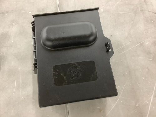GE Outdoor/Indoor Air Conditioner Disconnect Box - Lot 754