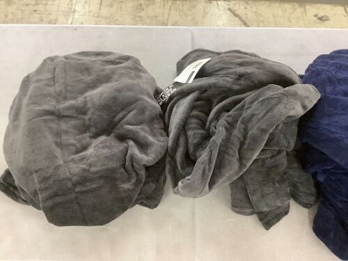 Lot of (5) Bath Robes - Lot 293