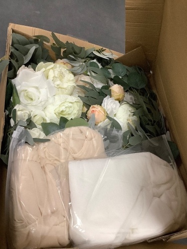 Wedding Arch Flowers - Lot 3672