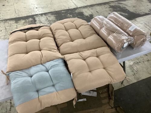Lot of (4) Adirondack Chair Cushions - Lot 334