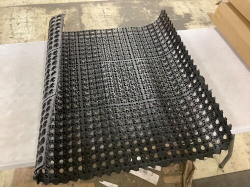 Lot of (2) Rubber Floor Mat, 3x3 - Lot 543