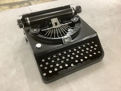 Vintage Typewriter Decoration  - Lot 858