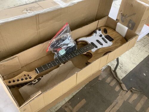 Beginner Electric Guitar Kit w/ Case, 10W Amp, Tremolo Bar - 39in - Lot 813