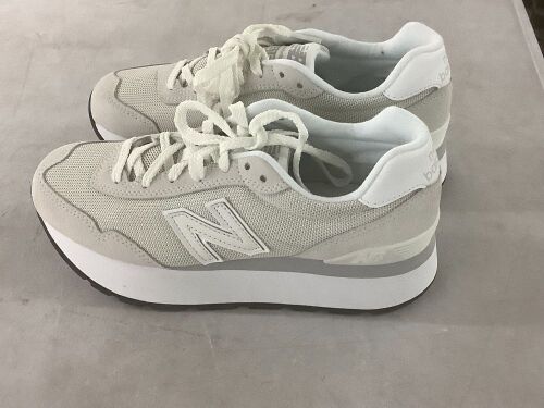 New Balance Platform Sneakers, Size 7 - Authenticity Unknown - Lot 729