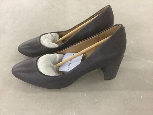 Aerosoles Betsy Navy Leather Mid Heel Pumps, Size 8.5 - Authenticity Unknown  - Lot 753