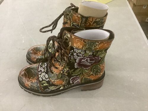 L'Artiste Floral Boots, Size 7.5-8 - Authenticity Unknown  - Lot 757