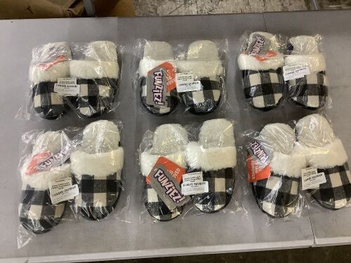 Lot of (6) Pairs of Buffalo Plaid Slippers, Small - Lot 811