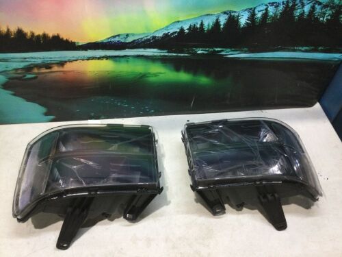 Headlight Assembly, Unknown Fitment - Lot 638