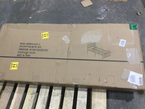 Queen Size Metal Bed Frame  - Lot 927