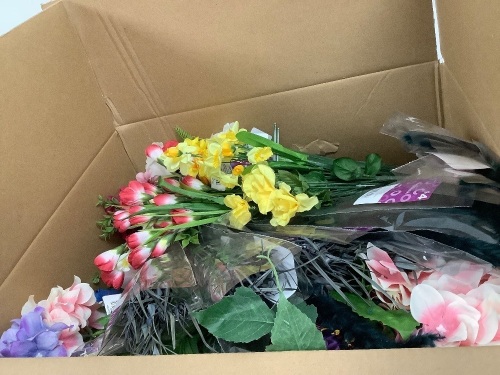 Box of Fake Floral Flowers - Lot 4896