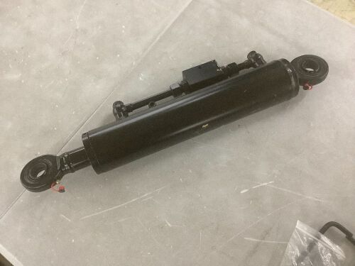 Hydraulic Cylinder  - Lot 389