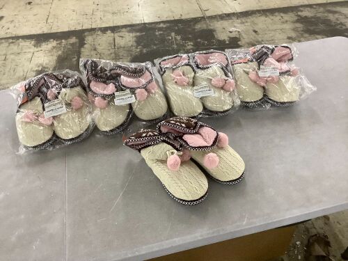 Lot of (5) Women's Bootie Slippers, Medium 7-8 - Lot 566