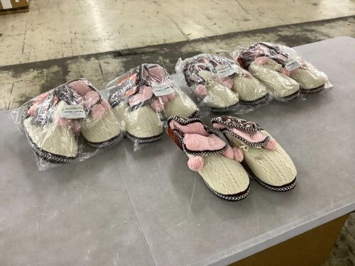 Lot of (5) Women's Bootie Slippers - Lot 663