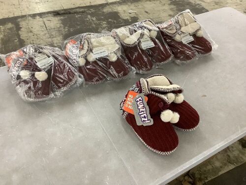 Lot of (5) Women's Bootie Slippers - Lot 767