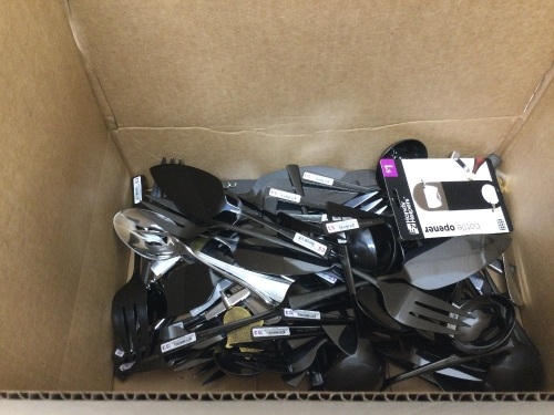 Box of Assorted Dinner Utensils - Lot 4901