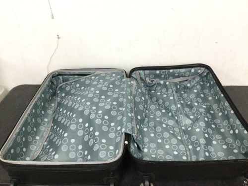 Rockland Large Suitcase - Lot 5194