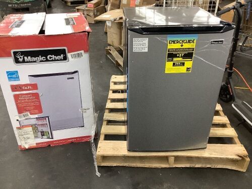 Magic Chef 4.5 cu. ft. Mini Fridge with True Freezer in Stainless Look - Dented - Lot 141