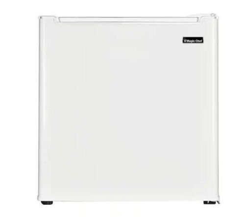 Magic Chef 1.7 cu. ft. Freezerless Mini Fridge, White - Lot 248