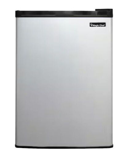 Magic Chef 2.6 cu. ft. Mini Fridge in Stainless Look - Lot 45