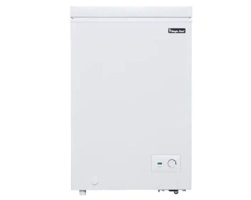 Magic Chef 3.5 cu. ft. Manual Defrost Chest Freezer in White - Lot 13