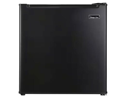Magic Chef 1.7 cu. ft. Freezerless Mini Fridge in Black - Lot 24