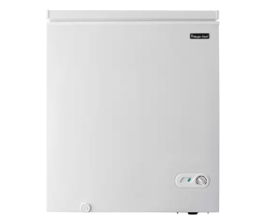 Magic Chef 5.0 cu. ft. Chest Freezer in White - Small Dents  - Lot 32