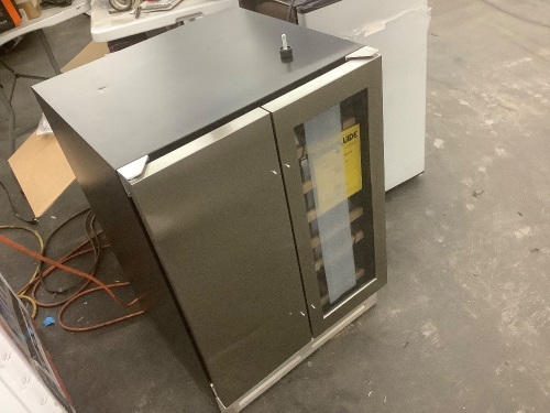 Velivi 24 in.Dual Zone 20-Wine Bottles and 88-Can Built-In and Freestanding with French Door Beverage Cooler - Dented  - Lot 33