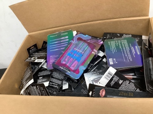Box of Miscellaneous Makeup Products - Lot 5263