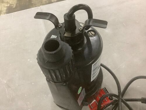 Superior Pump 1/4 HP Submersible Thermoplastic Utility Pump - Lot 766