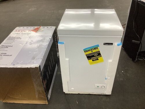 Magic Chef 3.5 cu. ft. Manual Defrost Chest Freezer - Damage on Back  - Lot 67