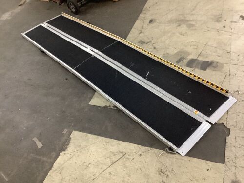 10' Portable Wheelchair Ramp - Missing 1 Pin for Hinge - Lot 419