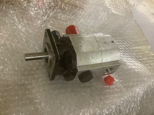 VEVOR Log Splitter Pump Kit 16 GPM Wood Hydraulic Pump 2 Stage with 25 GPM Auto Control Detent Valve 1/2 in. Work Port - Lot 317