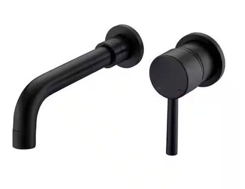 Single-Handle Wall Mount Bathroom Faucet in Matte Black - Lot 748