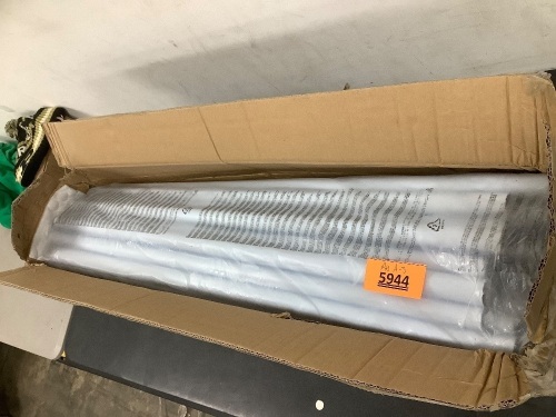Large Tent, White - Lot 5944