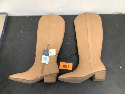Universal Thread Sommer Boots, Memory Foam - Lot 5973