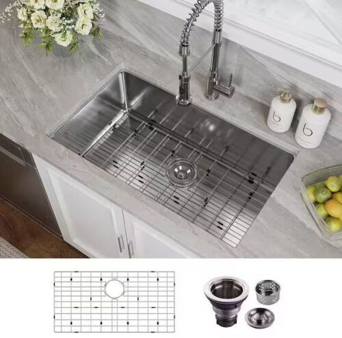 HOROW 32 in. 16-Gauge Undermount Single Bowl Stainless Steel Kitchen Sink with Bottom Grid, Basket Strainer, Cutout Template - Lot 609