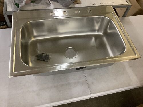 Elkay Parkway 33 in. Drop-in Single Bowl 20-Gauge Stainless Steel Kitchen Sink - Dented Corner  - Lot 152