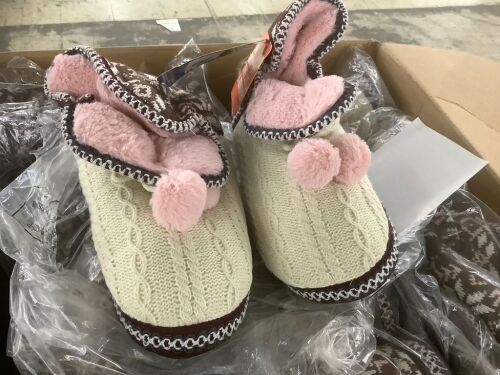 Case of (12) Women's Bootie Slippers - Lot 280