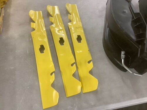 Cub Cadet Original Equipment Xtreme 50 in. Mulching Kit with Blades for Lawn Tractors and Zero Turn Mowers (2022 and After) - Lot 756