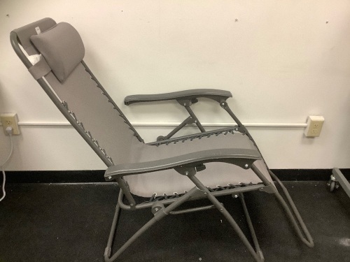 Anti Gravity Chair, Arm Needs a Bolt, E-Commerce Return, Sold as is - Lot 60