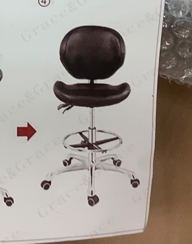 Rolling Desk Chair, Appears new, Sold as is - Lot 85
