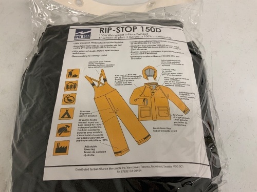 Rip Stop 3 Piece Rainsuit, L, Appears new, Sold as is - Lot 208