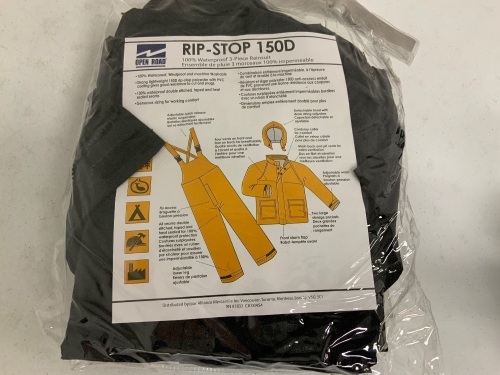 Rip Stop 3 Piece Rainsuit, S, Appears New, Sold as is - Lot 247