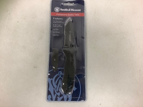 Smith&Wesson Folding Knife, E-Comm Return - Lot 440